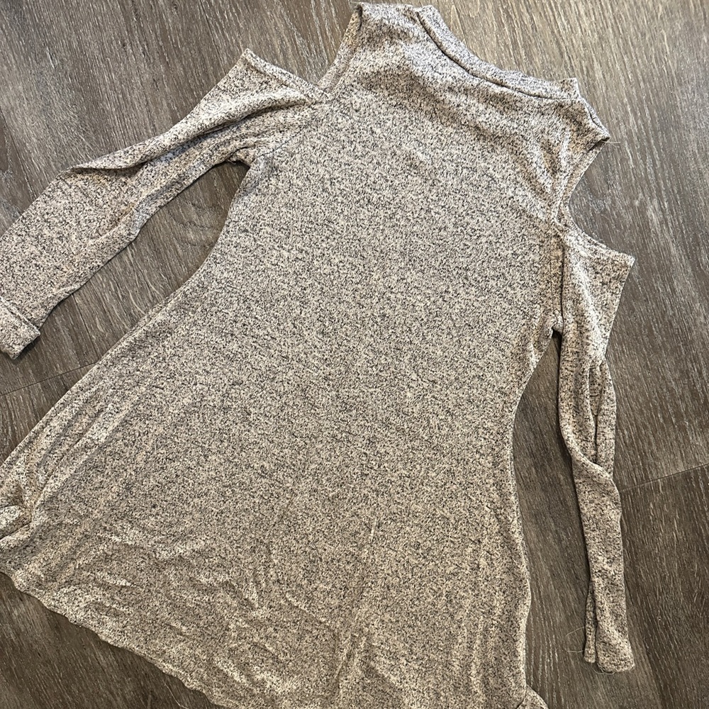 Cold-Shoulder Mock-neck Tunic - Picture 4 of 4